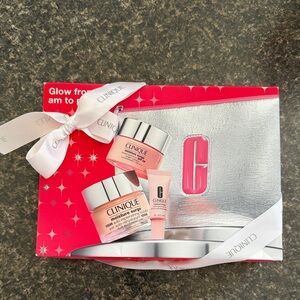 Clinique Pink and Silver Skincare Collection Moisture Surge